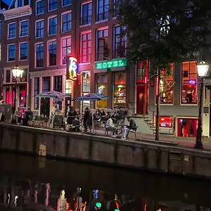 https://hotel-royal-taste-amsterdam.amsterdamhotelsnl.com
